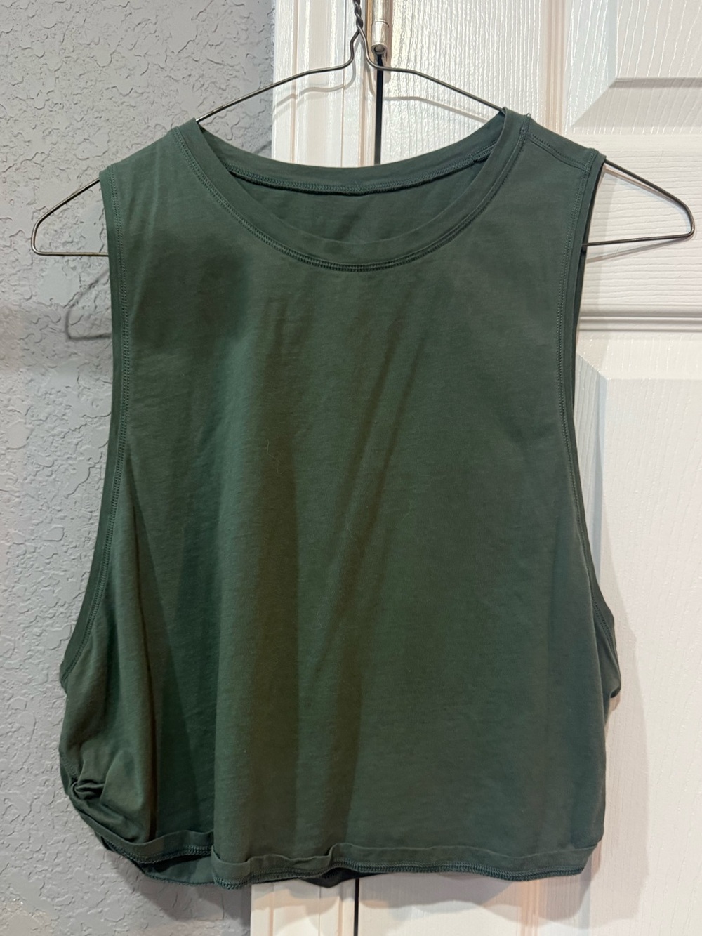 Women's Workout Sleeveless Crop Tank Top Size XS-S Like new